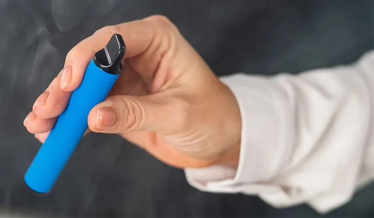 Flum Pebble Vape: A Stylish and Functional Accessory for Vapers
